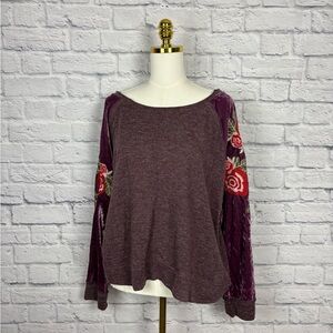 Umgee Scoop Neck Floral Embroidered Velvet Sleeves top size S